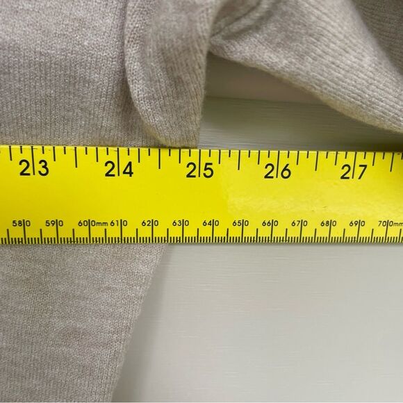 NWT Oatmeal V-Neck Viscose Blend Long Sleeve Sweater Size S/M - Picture 6 of 8